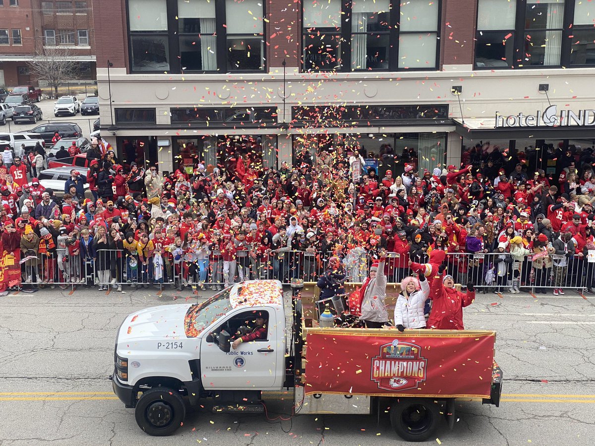 SharonChenTV's tweet photo. PARADE DAY - What an incredible experience covering the @Chiefs #victoryparade!! So much fun and what an honor! Loving this #KCLife!! ❤️💛❤️💛
@KCTV5 https://t.co/ErKUdR8qum