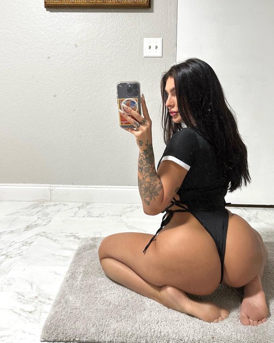 Can I be your big booty gf? https://t.co/d8NwHrRkwc