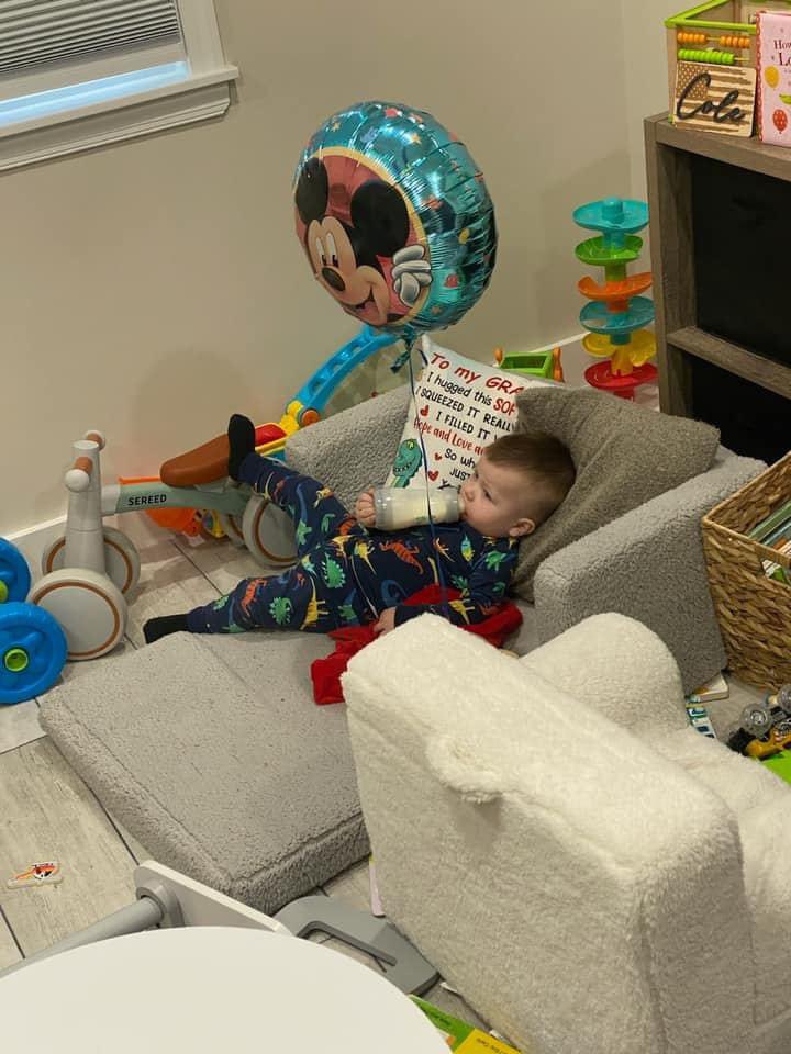 kellsbean's tweet image. Only thing I care about right now is Cole and his balloon 🎈