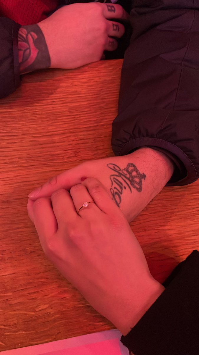 Kimmilk6's tweet photo. Noivei ❤️💍 https://t.co/0CEEGRGbEP
