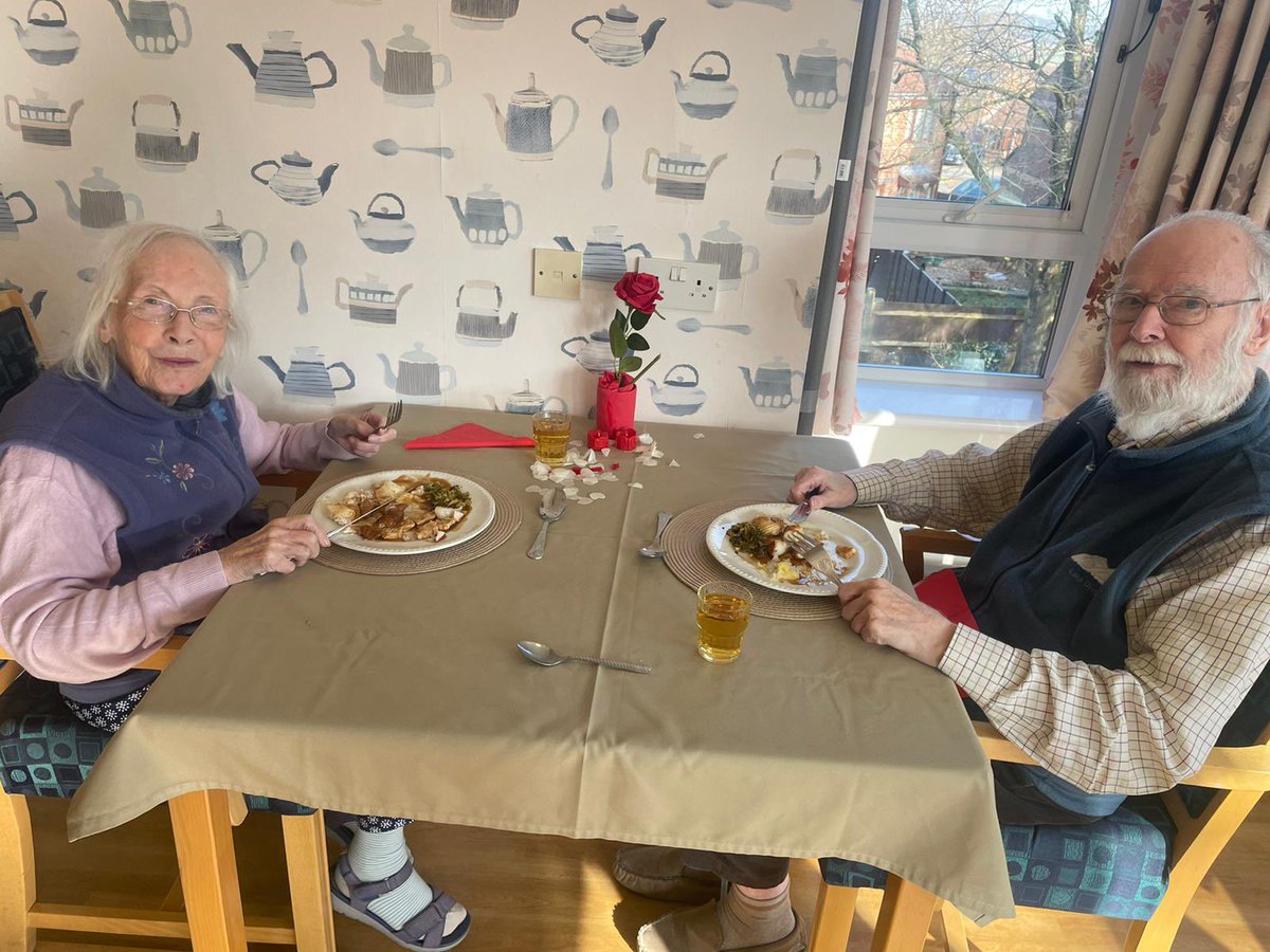 HeatherValeAH's tweet photo. We all had a lovely day yesterday with a carvery lunch for Valentines Day ❤️ #Valentines #Carvery #Love #SpecialDay #Memories #Flowers #Roses #Lunch https://t.co/xHErCvlbxV