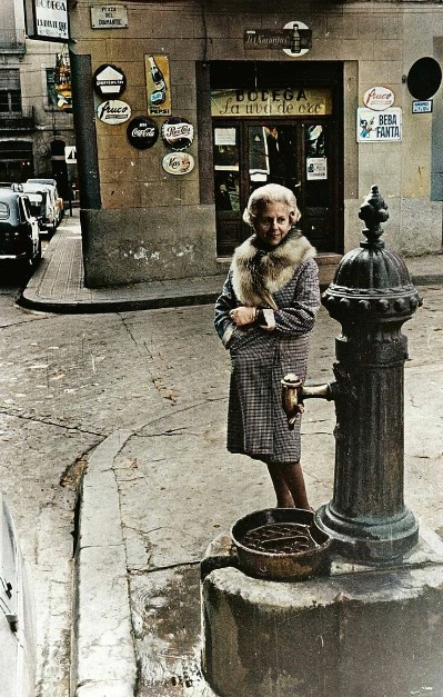 Mercè Rodoreda a la plaça del Diamant, el 1968.
📸J.Postius