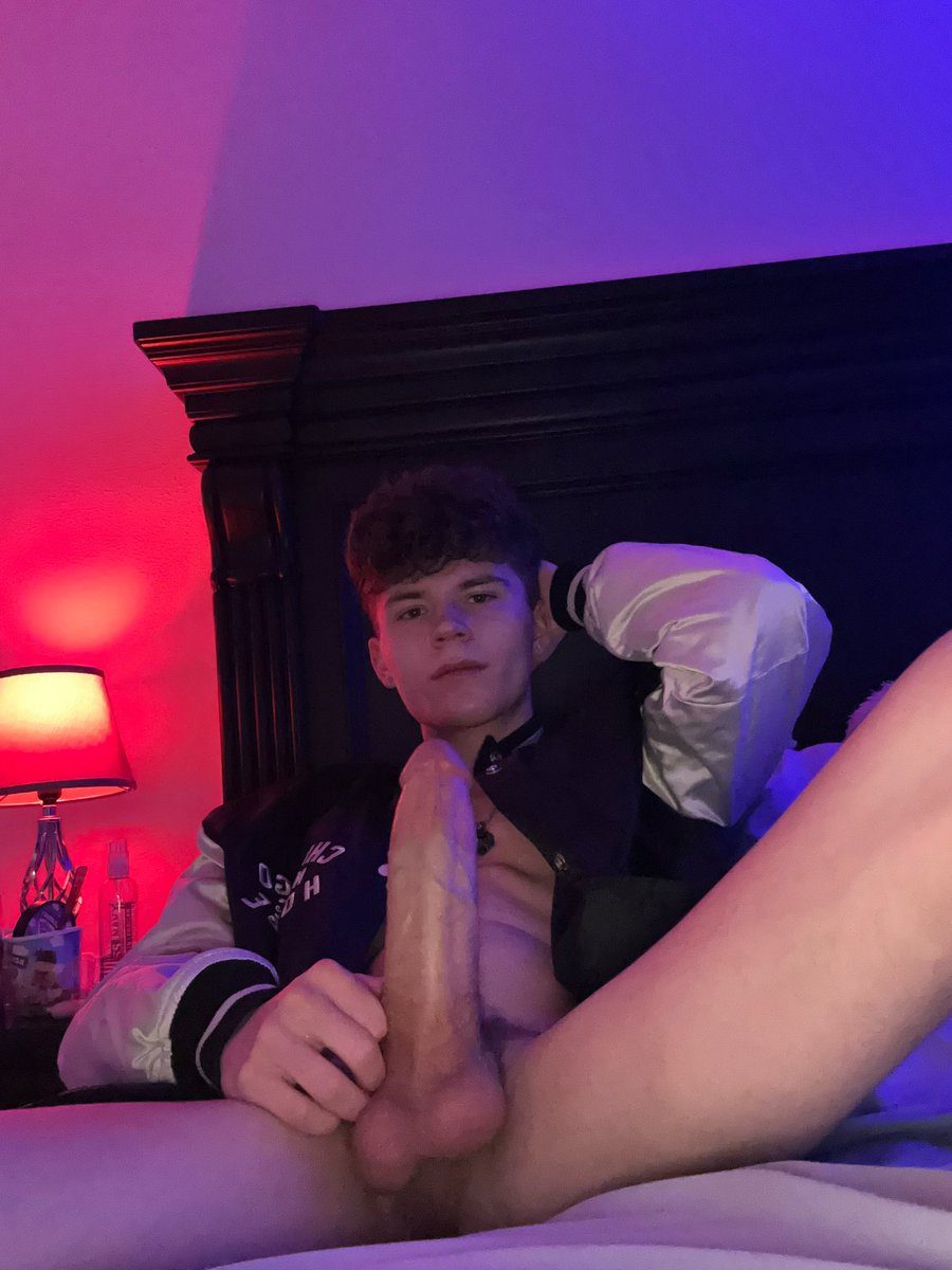 SilasBrooksXXX's tweet photo. Bottoms show your hole��� https://t.co/fO2t1t01ts