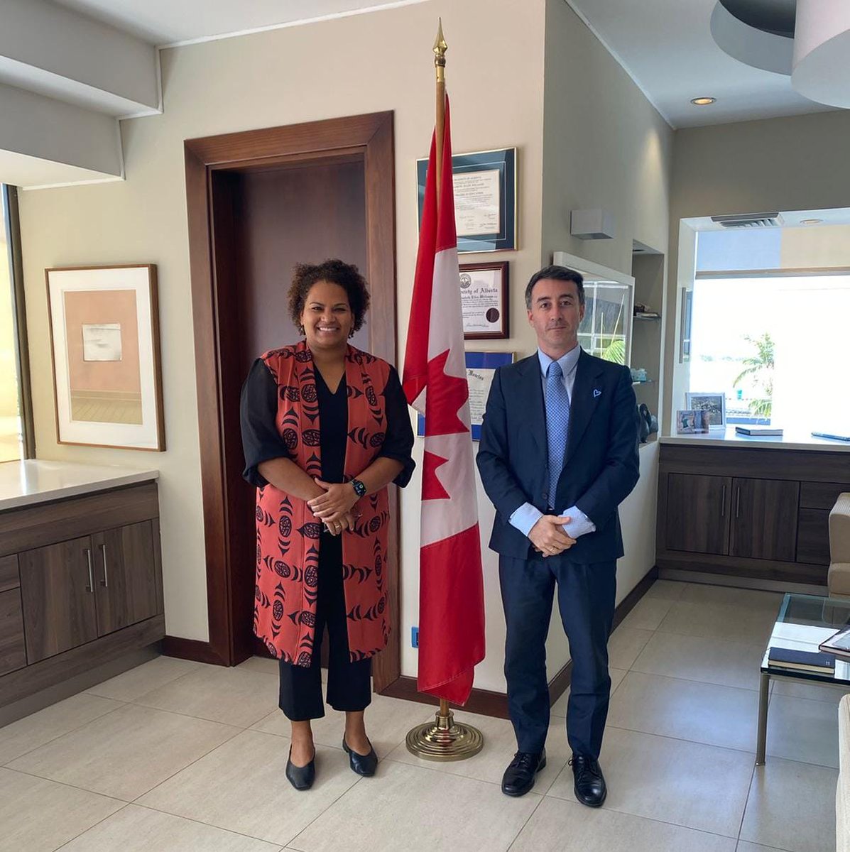 UNODC_ROPAN's tweet photo. Nuestra oficina en #CostaRica🇨🇷 se reúne con la Embajadora de Canadá @EmbCanCRHNNI para fortalecer los lazos de cooperación internacional y seguir trabajando juntos🤝. 
Agradecemos la confianza de Canadá 🇨🇦 en la labor del Border Management Branch (BMB) @UNODC_WCO_CCP.  

#POCRI https://t.co/oYNo3KN7m6
