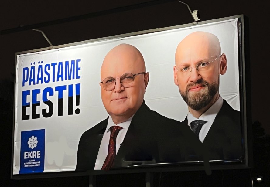 FartHelme's tweet photo. Algselt pidin ma ise seal Urmase asemel olema, aga nagu ka maias nägu reedab, kipub Varro ikka ja jälle lustakalt pepust näpistama pildistamise ajal. Urmas ütles, et talle see sobib. https://t.co/cCHvAvyUbw