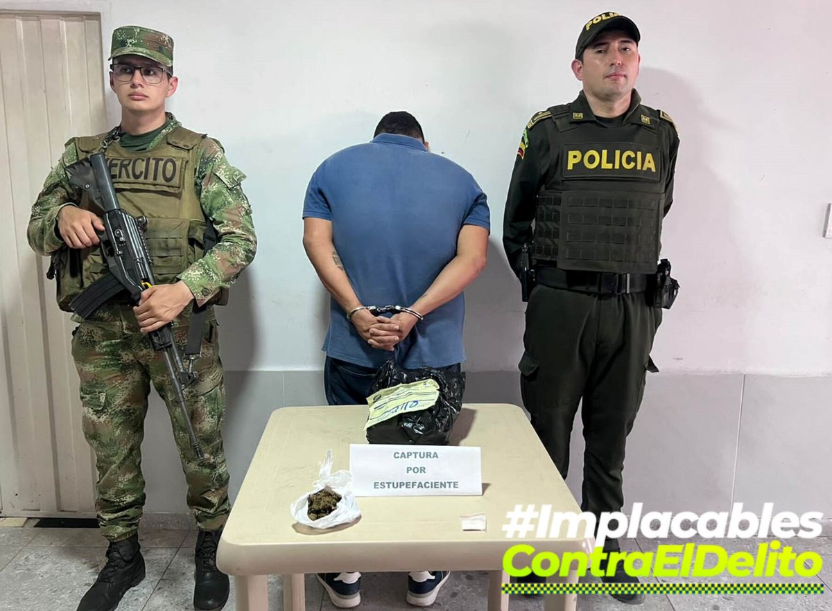 PoliciaDEMAM's tweet photo. En Cantagallo #Bolivar junto con el @COL_EJERCITO  capturamos en flagrancia a un hombre de 23 años de edad con 50 gramos de marihuana y 5 gramos de cocaína. Esta Persona es dejada a disposición de las autoridades competentes. #ImplacablesContraElDelito https://t.co/ETRPEok6UI