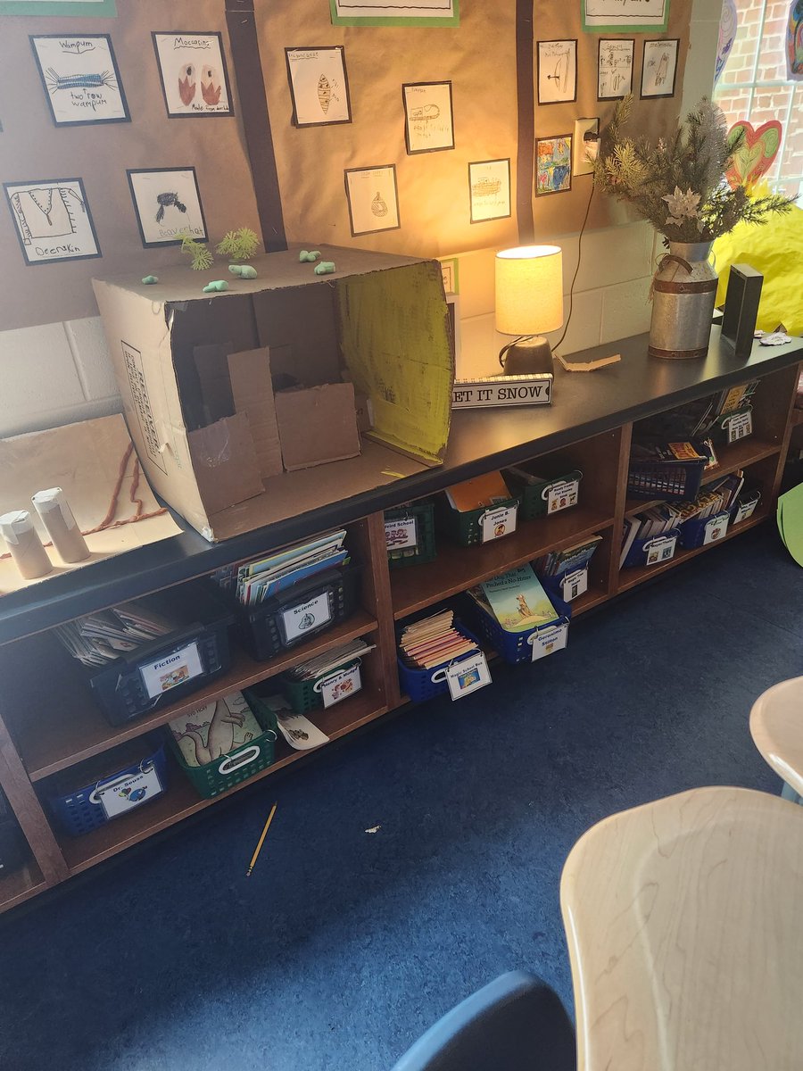 MrsMeinholz's tweet photo. When you allow kids to combine their research knowledge and creativity to produce a product........sometimes you need to let go of order and embrace the mess.  #usmfac @usmsocial https://t.co/ti7MiUEuCd