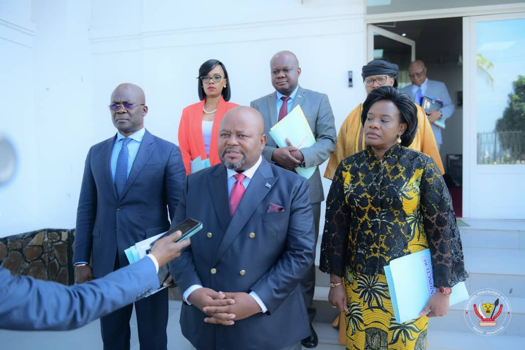 serge_nkonde's tweet photo. A titre exceptionnel, nous avons participé ce mercredi 15.02 à la réunion hebdomadaire du Comité de Conjoncture économique (CCE) présidée par le P.M Jean Michel Sama Lukonde, au cours de laquelle nous avons présenté le dossier relatif à l'homologation du stade des Martyrs. https://t.co/WWVUYmaLp6