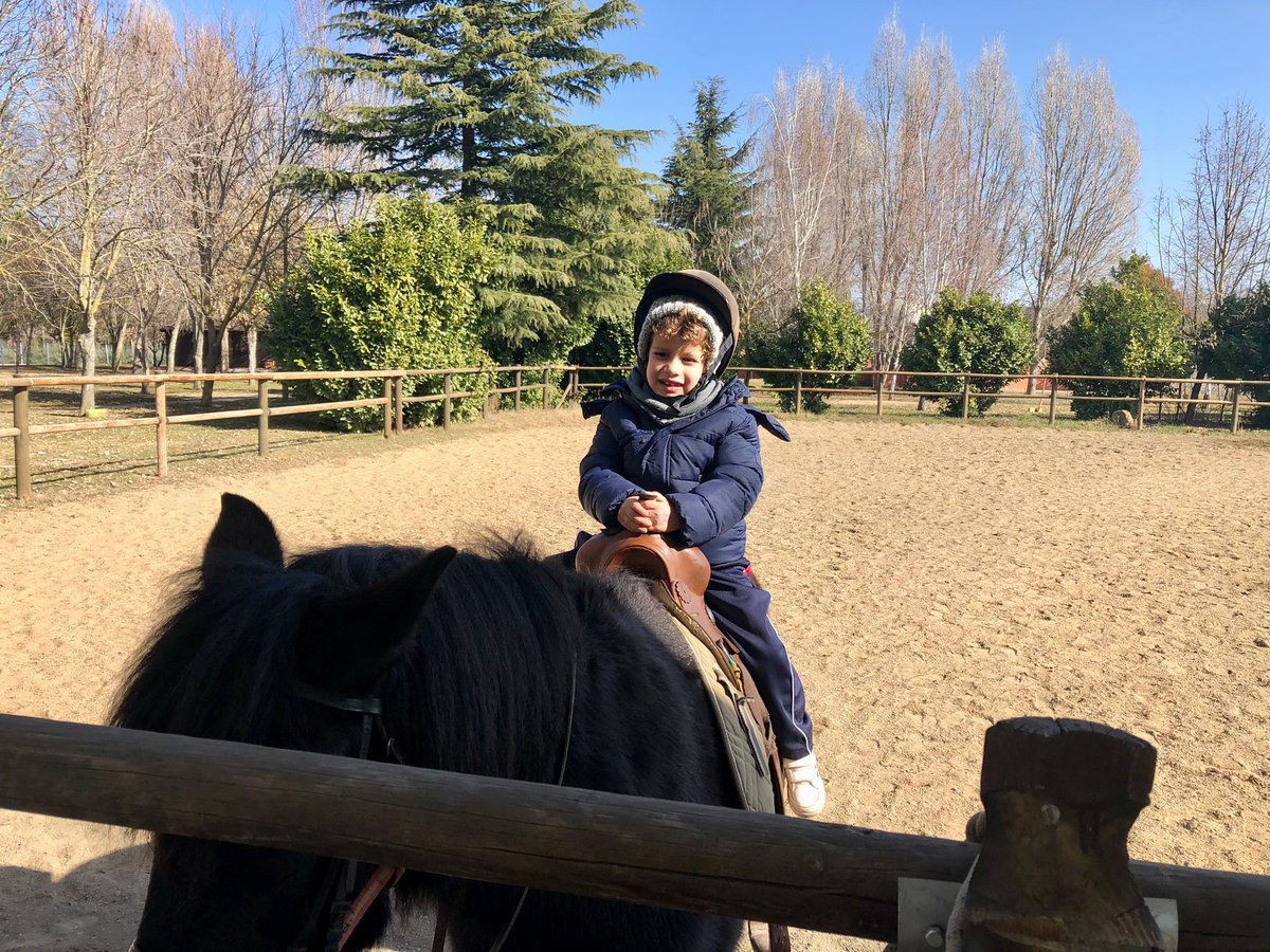 CCVirgenBlanca's tweet photo. Hoy los niños y niñas de tres años han realizado su primera excursión al Coto escolar. ¡Ha sido súper emocionante!

#CotoEscolar #Excursión #Infantil @LeonAyto #CCVirgenBlancaLeón @FundEducere https://t.co/4bcVThIKYW