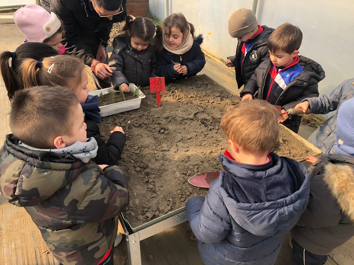CCVirgenBlanca's tweet photo. Hoy los niños y niñas de tres años han realizado su primera excursión al Coto escolar. ¡Ha sido súper emocionante!

#CotoEscolar #Excursión #Infantil @LeonAyto #CCVirgenBlancaLeón @FundEducere https://t.co/4bcVThIKYW