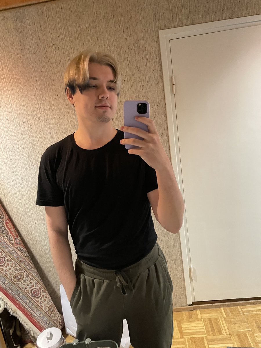 jelohcs's tweet photo. made it to @ElisaEsportsFI playoffs, lan gaming in 2 weeks wohoo #animebuff #formi #eetu https://t.co/jmrrcq0QBu