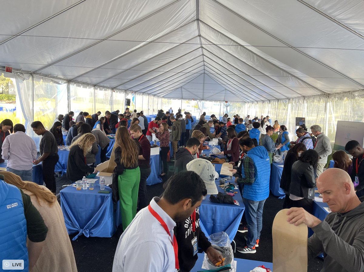 acce's tweet image. It&apos;s incredibly inspiring to see 10k employees at 17 global sites close their laptops and spent their time packaging up $1M of items purchased from SMBs to donate to nonprofits in our communities. That&apos;s #SmallBizBigImpact