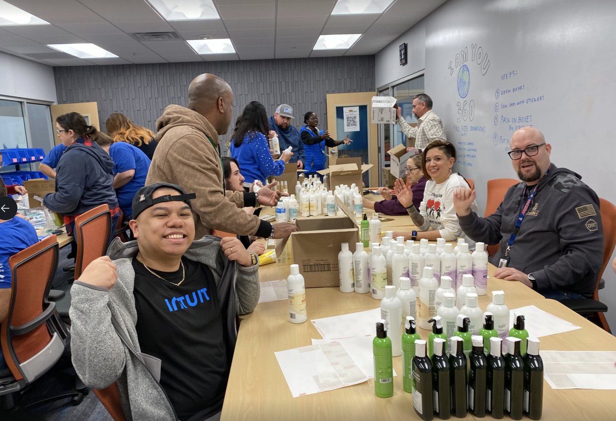 acce's tweet image. It&apos;s incredibly inspiring to see 10k employees at 17 global sites close their laptops and spent their time packaging up $1M of items purchased from SMBs to donate to nonprofits in our communities. That&apos;s #SmallBizBigImpact