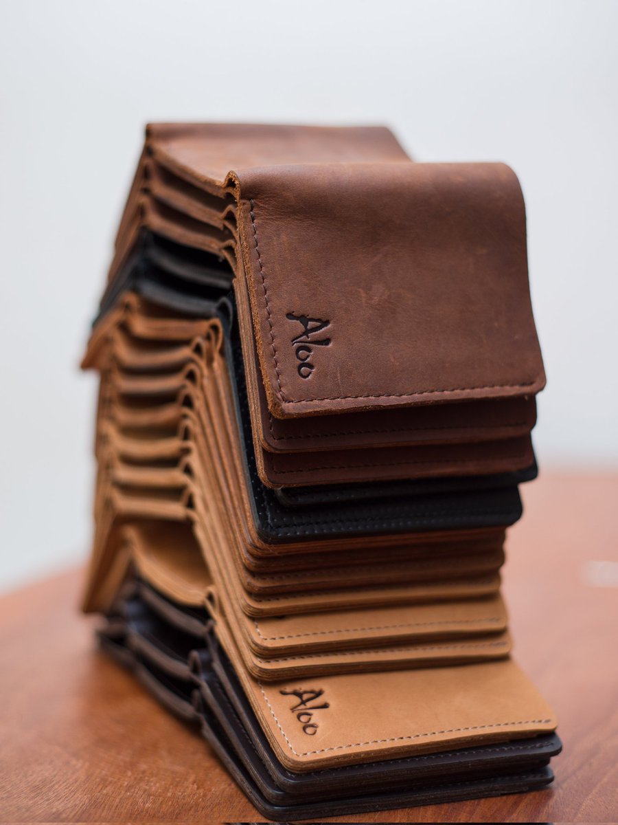 alooleather's tweet photo. This year treat yourself with a beautifully crafted leather wallet. Shop the Silver Wallet for Ugx 208,000.
#aloobags #alooleather #travel #leather #wallets #madeinugandaπΊπ¬ #menswallets #leatherwallets https://t.co/3oFy4C8lCQ