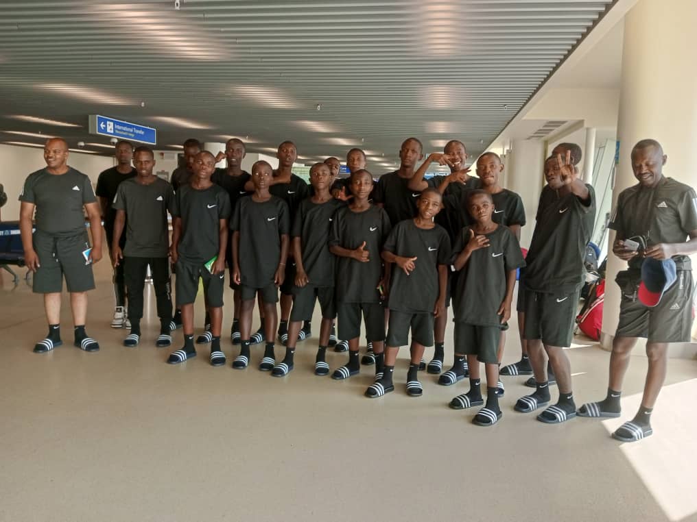 essumbaa's tweet photo. Muruhande rw'ibumoso , umuyobozi wa @essumbaa akomeje kwishimira ikipe ye iri mu gihugu cya TANZANIA  muri African School Championship U15 https://t.co/yQHah1WKYu