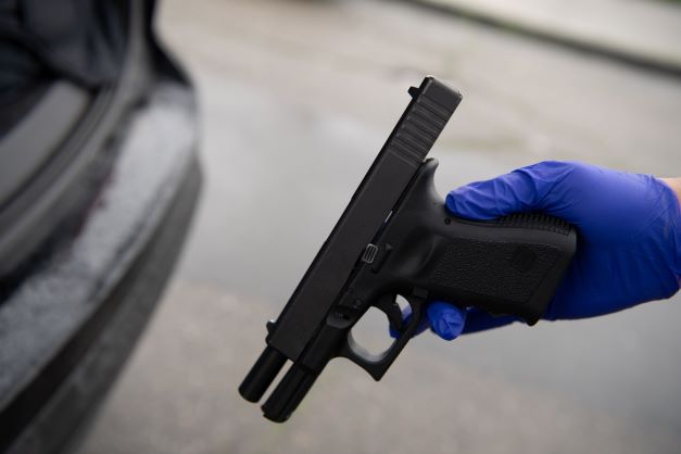 USMS_PSWRFTF's tweet image. Yesterday, the U.S. Marshal for @USMSSanFran announced the results of the 30-day initiative, Operation North Star II. The #PSWRFTF and @oaklandpoliceca arrested 53 #fugitives with violent felony warrants, 21 related to #homicide. All subjects were apprehended safely. #teamwork