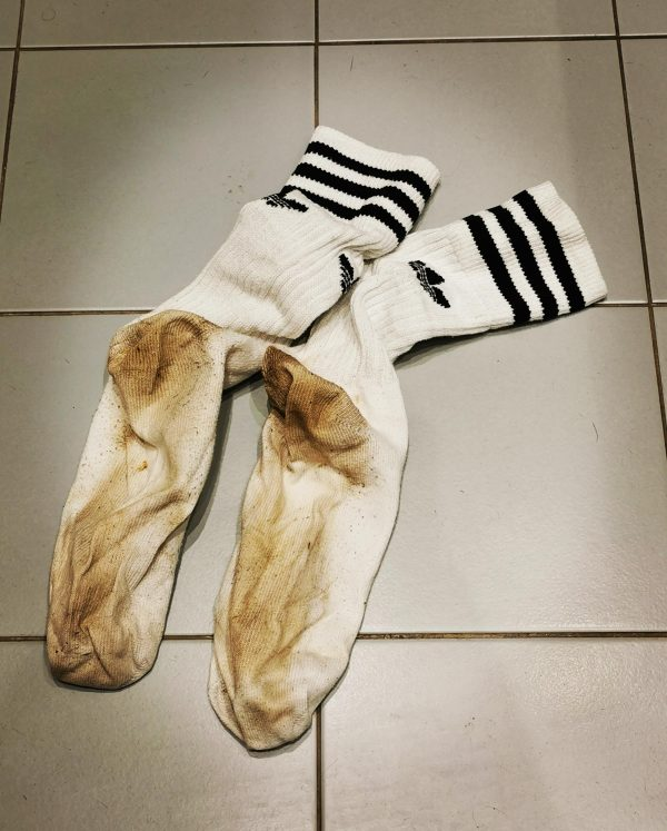 Ces chaussettes blanches... plus vraiment blanches...
kiffeurs.fr/shop/cho7-de-k…