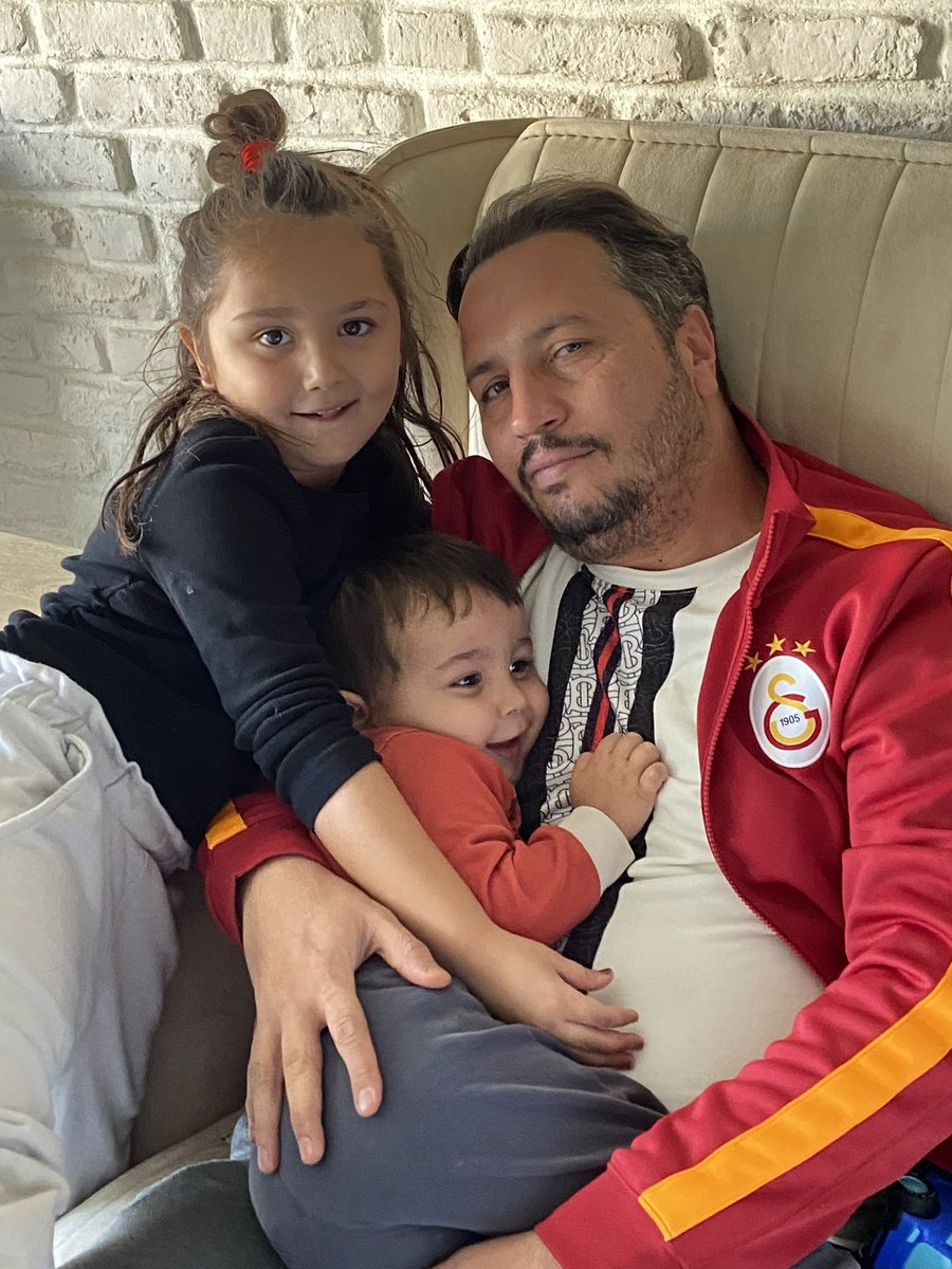 edebey's tweet photo. @eraycimbom https://t.co/nVqI5SDw6h