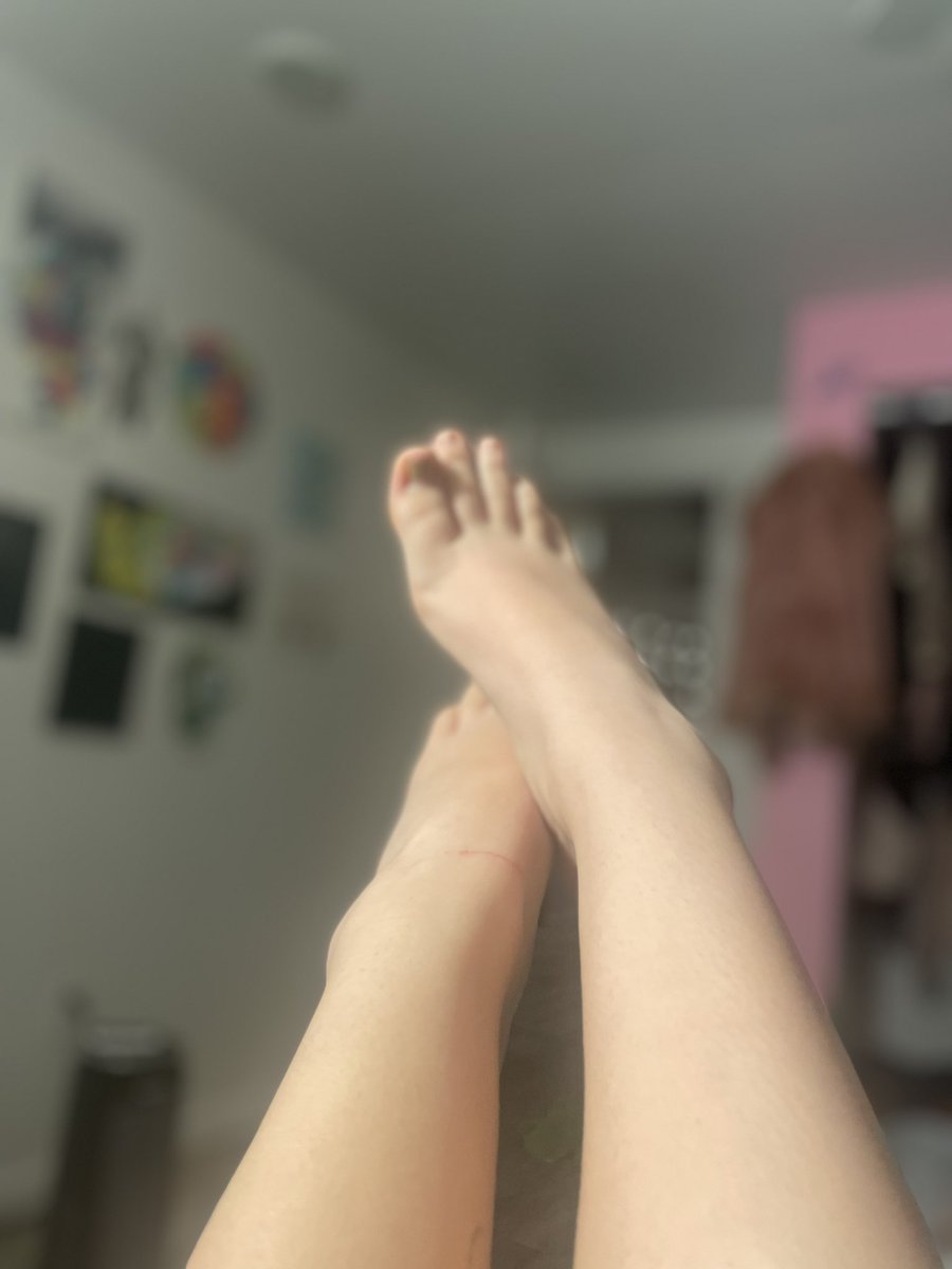 BigTiddyGothBch's tweet photo. 🖤Who is going to pay for me to get my nails done? 🖤 https://t.co/9NLJbVxfon