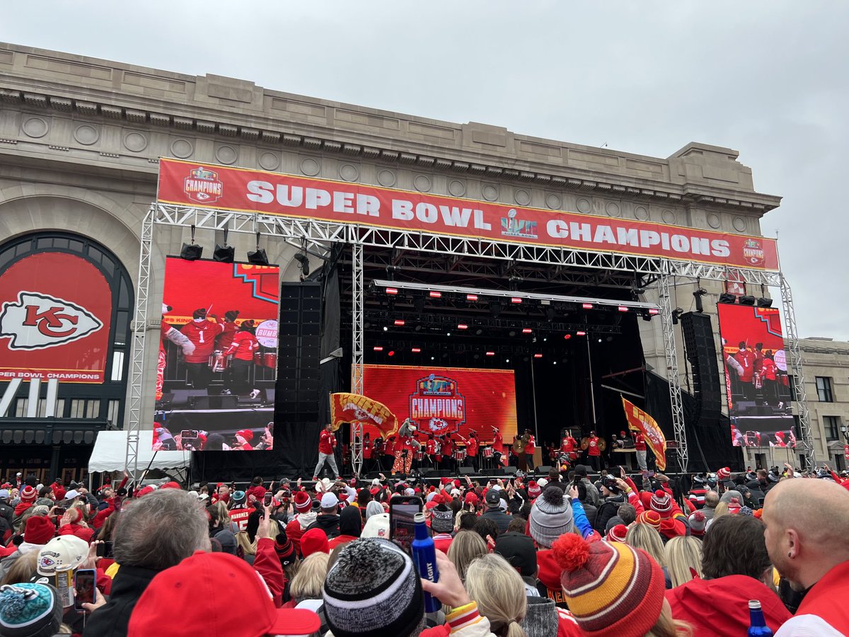 MannyAbarcaIV's tweet photo. You can’t say you are anti-racist and keep the chop ⁦@Chiefs⁩ 

#banthechop #kansascity https://t.co/Hv66xuPd6l