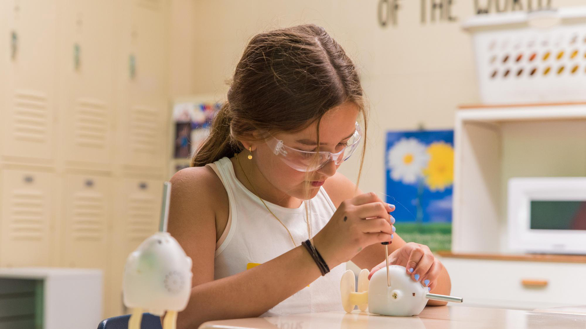 CampInvention's tweet image. Help us introduce more girls to engineering by checking out these ways to make engineering fun! bit.ly/3xmSpll #GirlsinEngineering