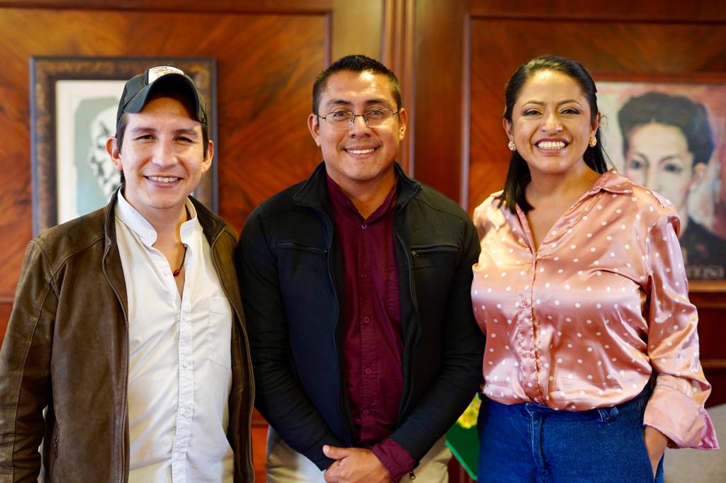 PaolaPabonC's tweet photo. Muy contenta de ver cómo se cumplen los sueños, recibí a @dregranda, Prefecto electo de Pastaza. Sus anhelos de una provincia que cuide la vida es compartido en Pichincha; sumaremos nuestros esfuerzos para lograrlo. ¡Éxitos Prefecto! https://t.co/pqLgN8Vdke