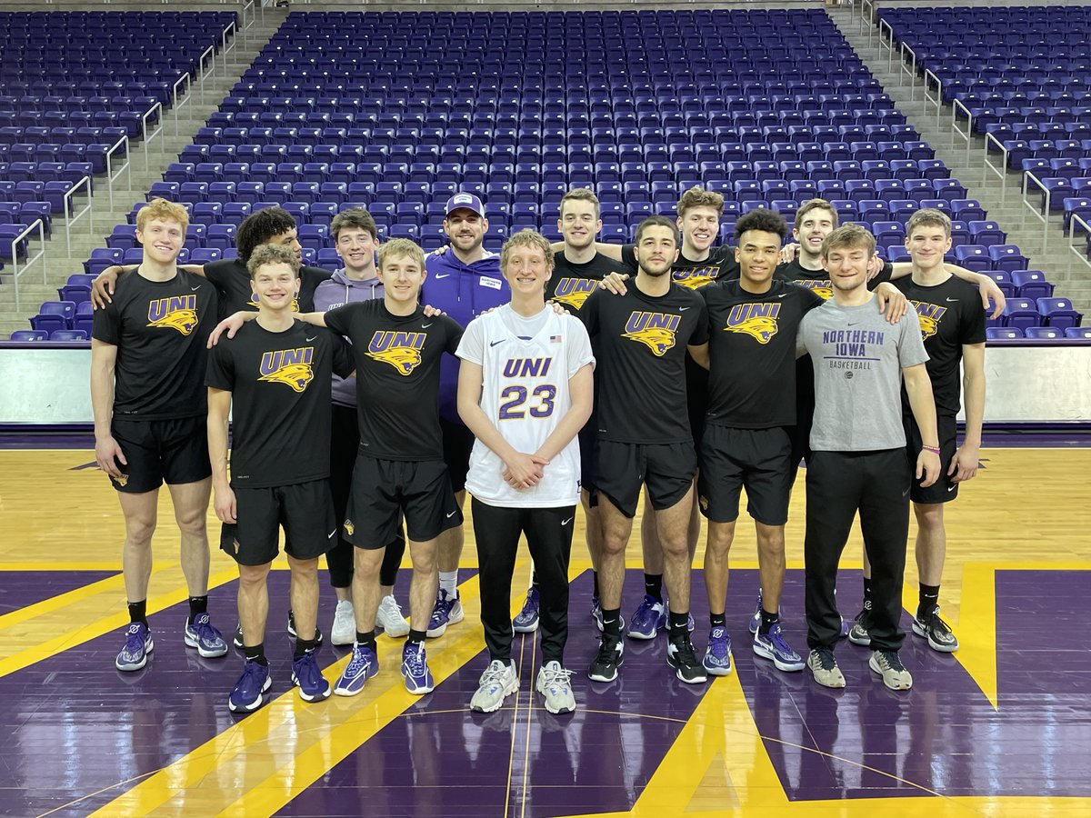 BradWellsTV's tweet photo. Tonight's in-state battle between @DrakeBulldogsMB and @UNImbb includes "A Day Away From Cancer" for one young man with connections to both programs.
More on Oliver &amp; the @dunkboyshoops in tonight's TV coverage on the MVC TV Network @BallySportsMW @ESPNPlus https://t.co/spqhIPfHYa