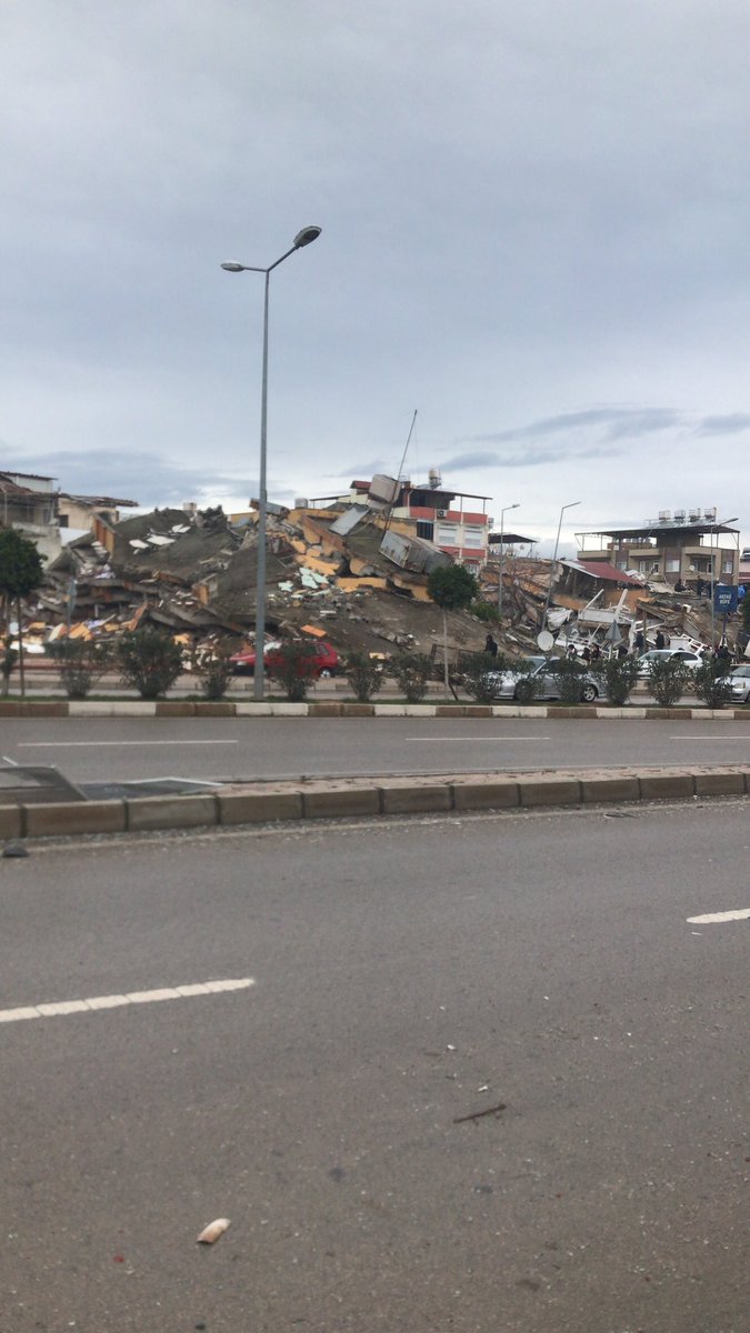 Herşey bitti herkes son defa gördü birbirlerini #Hatay #iskenderundeprem