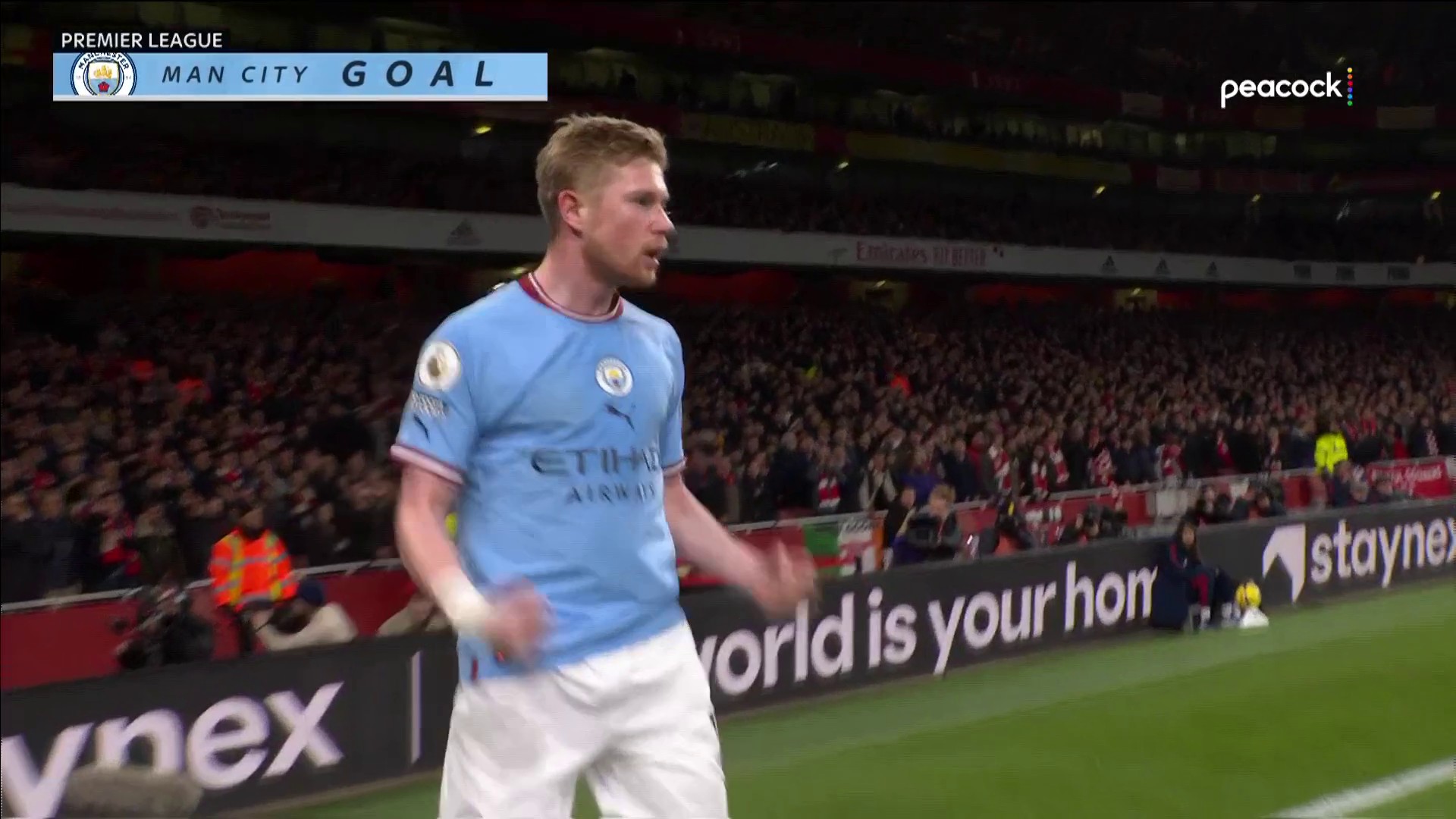 MANCHESTER CITY STRIKE FIRST! 

Kevin De Bruyne takes advantage of the bad pass by Tomiyasu and puts it home.
📺: @peacock 
#MyPLMorning | #ARSMCI”