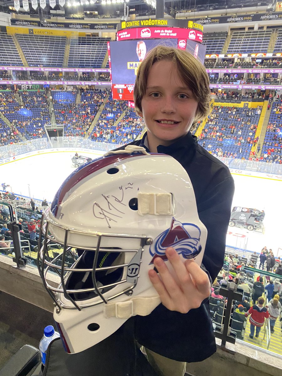 Any guesses on which Avs Alumni our Jr. Avs goalie got to sign his mask? 

Need a hint?🧐

It was during a Quebec Remparts game. 

#2023JrAvs #peeweequebec