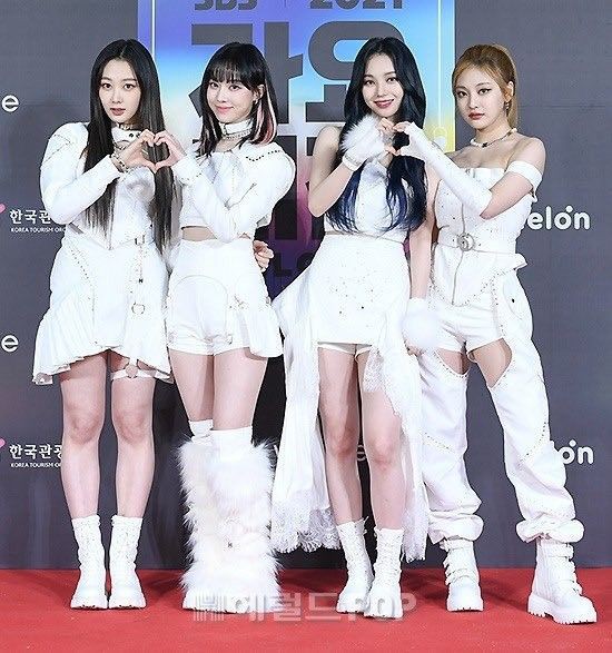 mandy🍟 tweet media