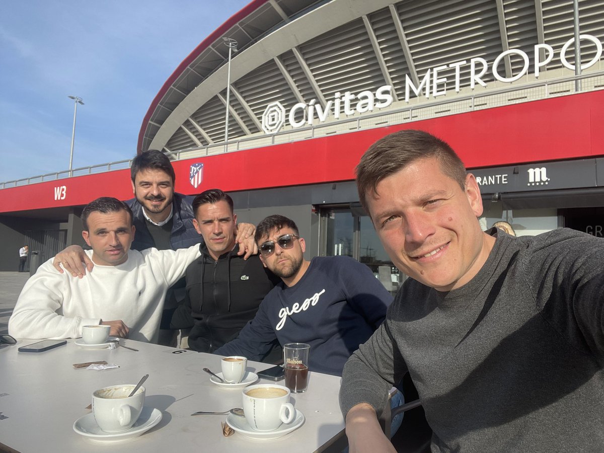 🔹 Gran rato de fútbol aprendiendo de los mejores ⚽️ ⚽️
<a href="/MarioEscolante/">MarioEscolante</a> <a href="/Vite_Olmeda/">Víctor Olmeda</a> <a href="/Jjsmanchester/">Javier Sanchez</a>  <a href="/M_A_delaCruz/">Miguel Angel</a> 🔝🔝