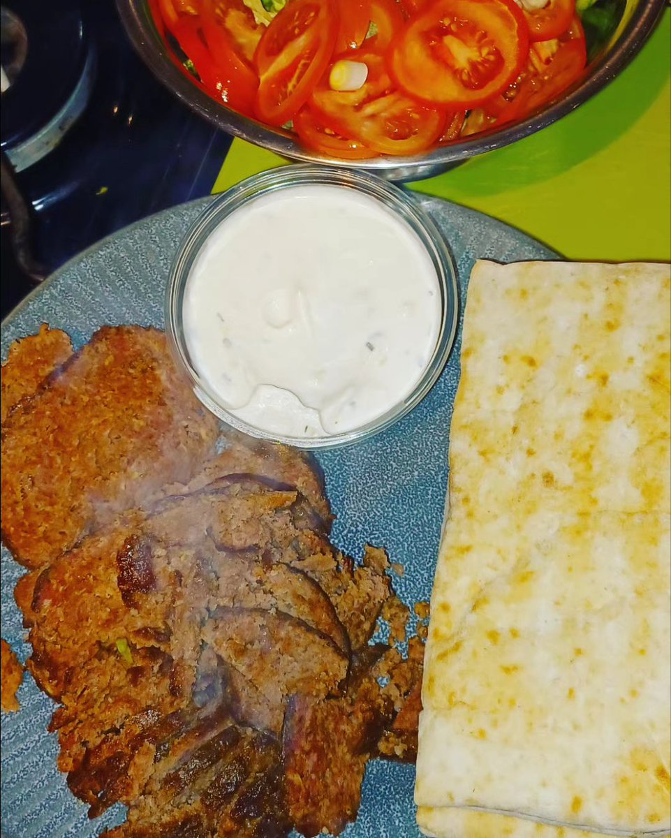 clare0611's tweet photo. Did a cook
#LambKoftaKebab #handmade by me
#simplesalad of #tomatoes #cucumber #lettuce
#pittabreads
#garlicdipsauce
*
#homecooked #freshlymade #freshveggies #storecupboardbasics
#homecook
*
#healthyeating #healthyeatinginspo #functionalfitness #notadiet #eatinginmoderation https://t.co/0Ism2uDA91