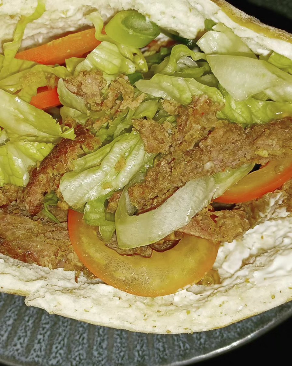 clare0611's tweet photo. Did a cook
#LambKoftaKebab #handmade by me
#simplesalad of #tomatoes #cucumber #lettuce
#pittabreads
#garlicdipsauce
*
#homecooked #freshlymade #freshveggies #storecupboardbasics
#homecook
*
#healthyeating #healthyeatinginspo #functionalfitness #notadiet #eatinginmoderation https://t.co/0Ism2uDA91