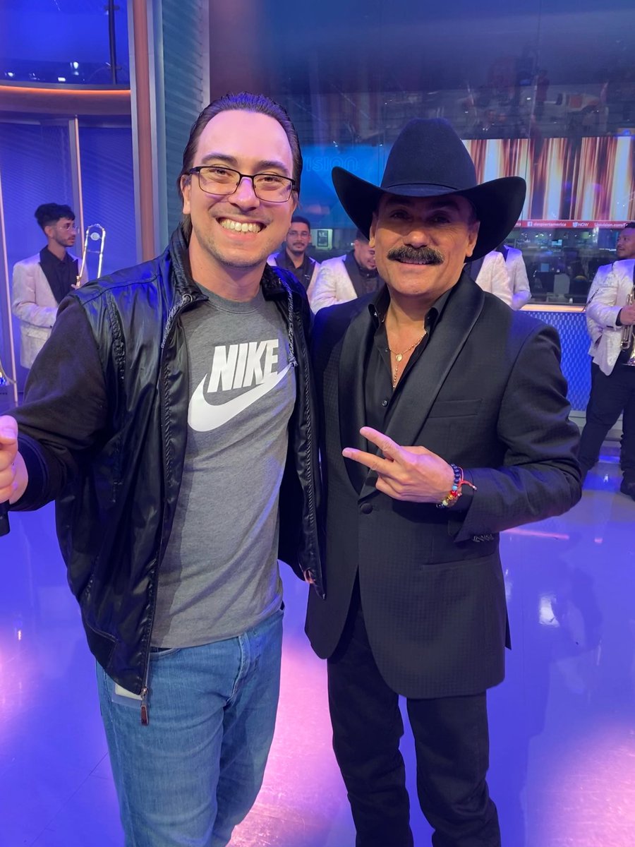 David_ET_Canton's tweet photo. ¡Que gustazo verte esta mañana! #ElChapoDeSinaloa #QuisieraSerUnMago @elchapo_oficial https://t.co/2TgNpjWz6H