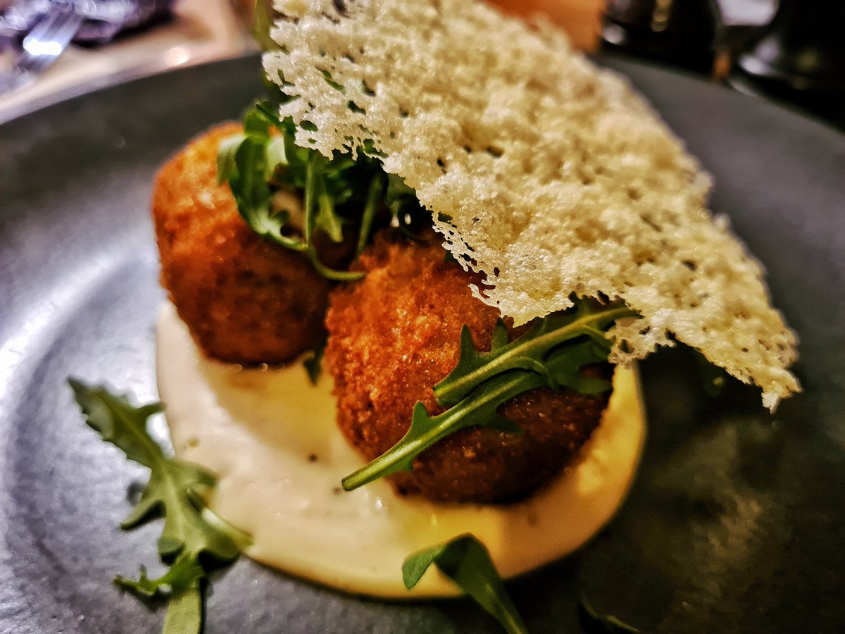 Storage_Mark's tweet photo. London mid-term adventure day 1, presented through the medium of food pics! π¨βπ¨π
Fun first day, but the real shenanigans begin tomorrow!! π
.
#Foodie #FoodNerd #FoodPorn #FuelForFun #Travel #Gratitude #ArtyFarty #PhotographyFun #PhotographyNerd https://t.co/ycvFlgcpP9