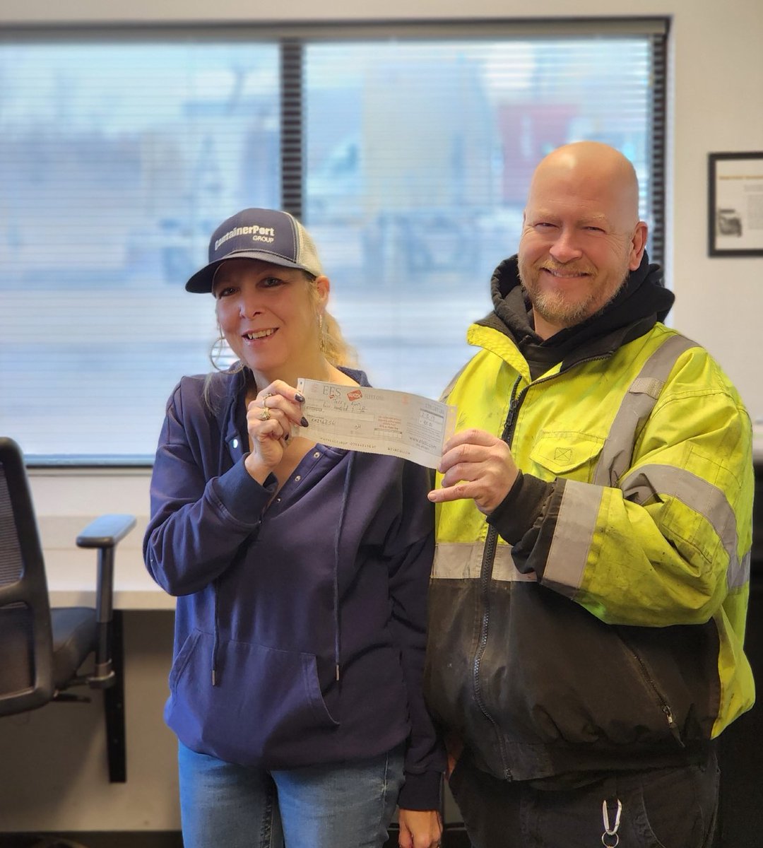 CPGdrives's tweet photo. High fives 🙌 to Terry out of Columbus on his CLEAN Level 2 Roadside Inspection. Way to go, sir! https://t.co/eqNVslzJuW