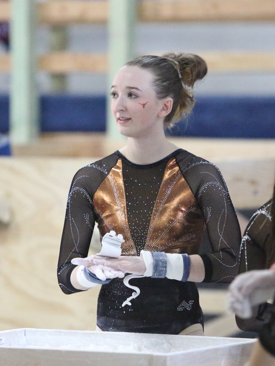 utexasNMBL's tweet photo. @EllaHSmall is today's #ScientistSpotlight! Ella studies cognitive loads and #BalanceControl, and is now focusing on the ultimate #BalanceChallenge close to her heart... the balance beam!🤸♀️ https://t.co/bv5oq91y3N