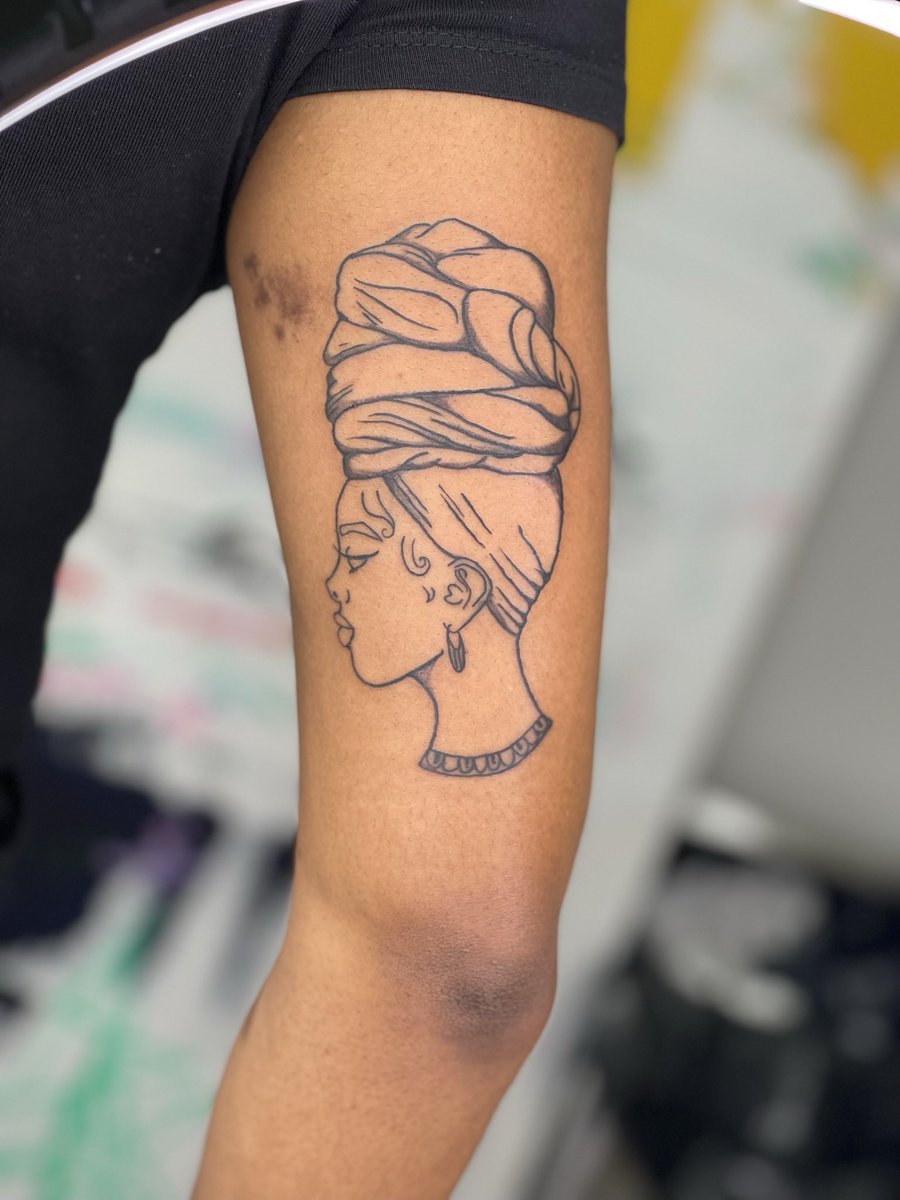 Lemme just place this here. If you’re in #toronto and want a tattoo dm me. Don’t be creepy about it though 🤣
Only been a couple months but yah girl got it 

#blacktattooist #blacktattooartist #torontotattoo #torontotattoos #zengxldINK
