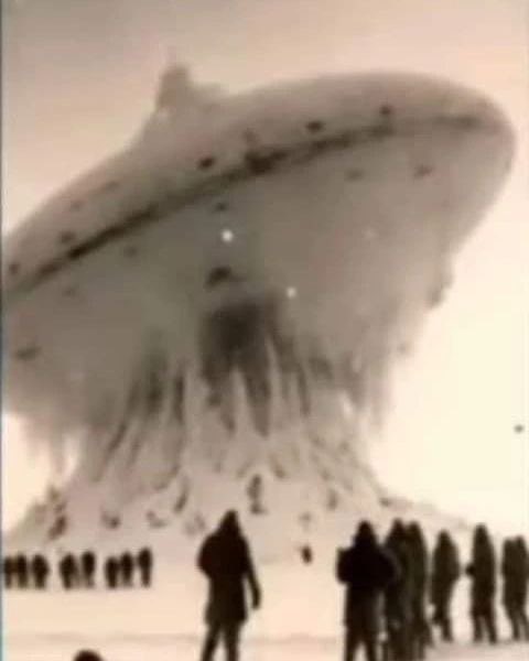 vegastarr's tweet photo. Antarctica 🇦🇶 🛸 1945 - 1950
Could this be the reason why Antarctica is closed for exploration⁉️👽🦎 https://t.co/tyJVGsxlMz
