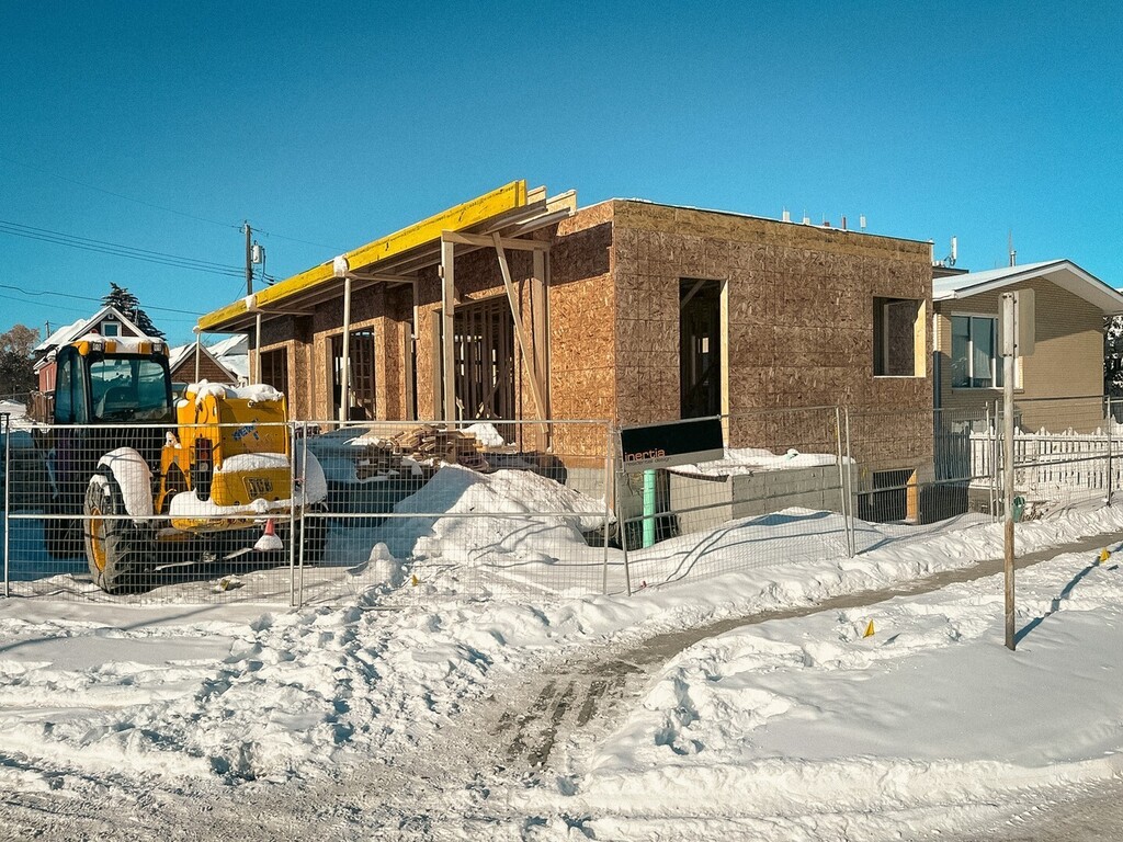 We're pleased to share that the wood framing has been completed on the first floor of our Bridgeland 3+1 project!⁠
⁠
This is a three-home rowhouse building with one backyard suite in the neighbourhood of Bridgeland-Riverside. This development was des… instagr.am/p/CoshhH6Op57/