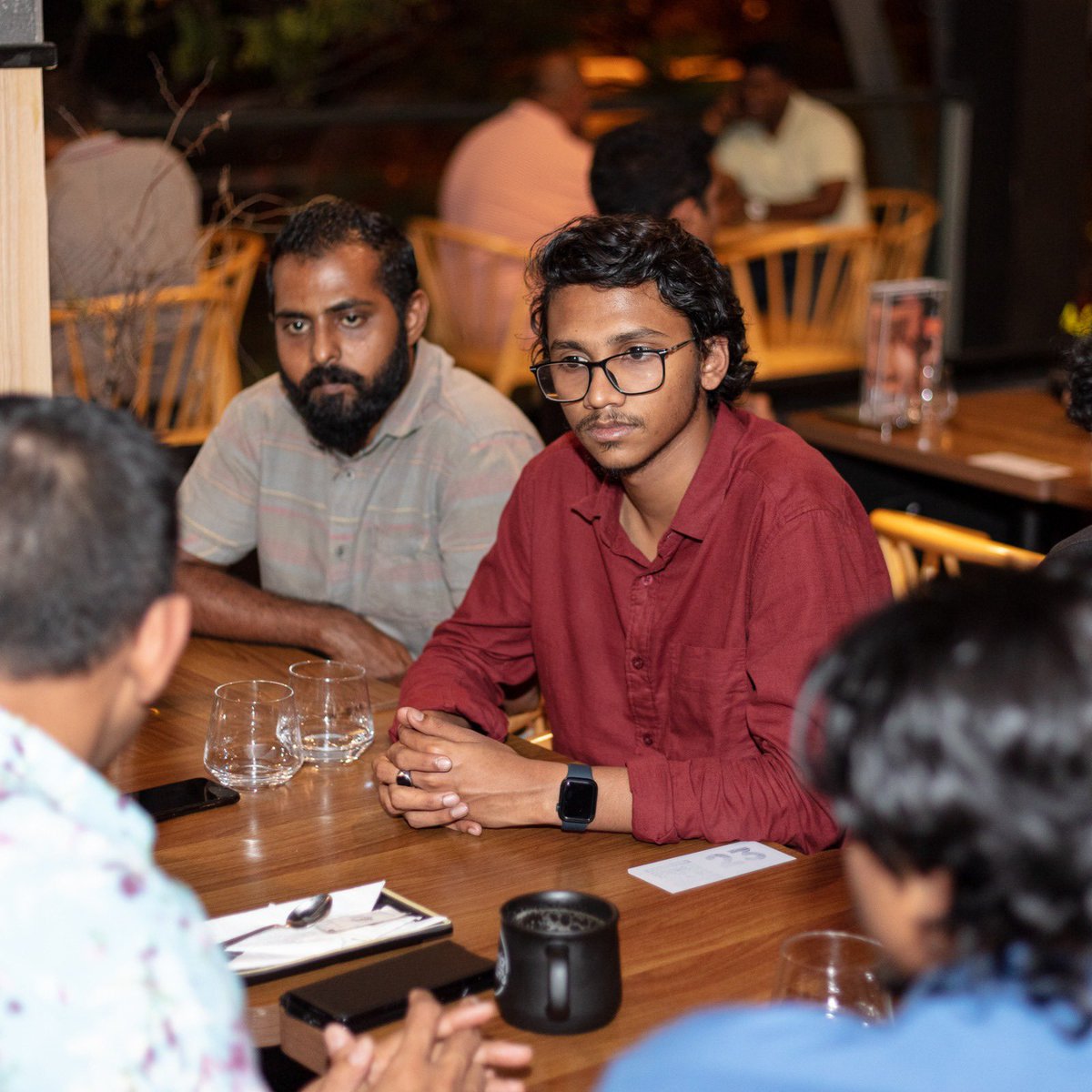 MNP_Secretariat's tweet photo. މޯލްޑިވްސް ނެޝަނަލް ޕާޓީގެ ޔޫތު ވިންގުން އިންތިޒާމް ކުރި "ގަހުވަ ވިތް ނާޒިމް" ގެ ނަމުގައި މިރޭ ހުޅުމާލެ ގްލޯރިއާ ޖީންސްގައި، މޯލްޑިވްސް ނެޝަނަލް  ޕާޓީގެ ރައީސް މުހައްމަދު ނާޒިމް ޒުވާނުންނާ ބައްދަލު ކޮށްލުމަށް  ބޭ��ްވި ބައްދަލުވުމުގެ ތެރެއިން: https://t.co/EDL1henBz4