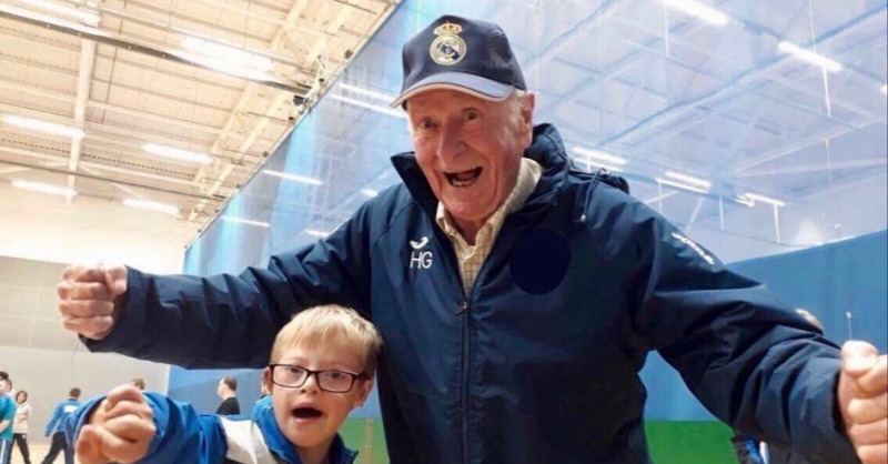 HarryGreggF's tweet image. Today we remember our great friend and inspiration, Harry. We at the Harry Gregg Foundation will continue to inspire those that have dreams in his memory.

We have some wonderful memories with Harry, we would love to hear some of yours...?