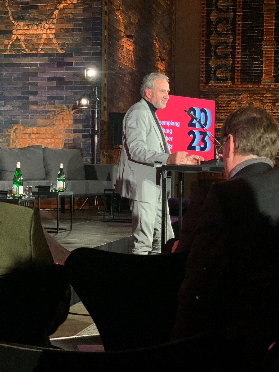seehandlung's tweet photo. Eindrucksvolles Ambiente im #Pergamonmuseum beim Jahresempfamg der @kulturspk vor dem Ischtar-Tor. Neben einem Grußwort von @BundesKultur Staatsministerin Claudia Roth, stimmte Präsident @hparzinger auf ein ereignisreiches Jahr 2023 ein. https://t.co/w4vG7hDJEV