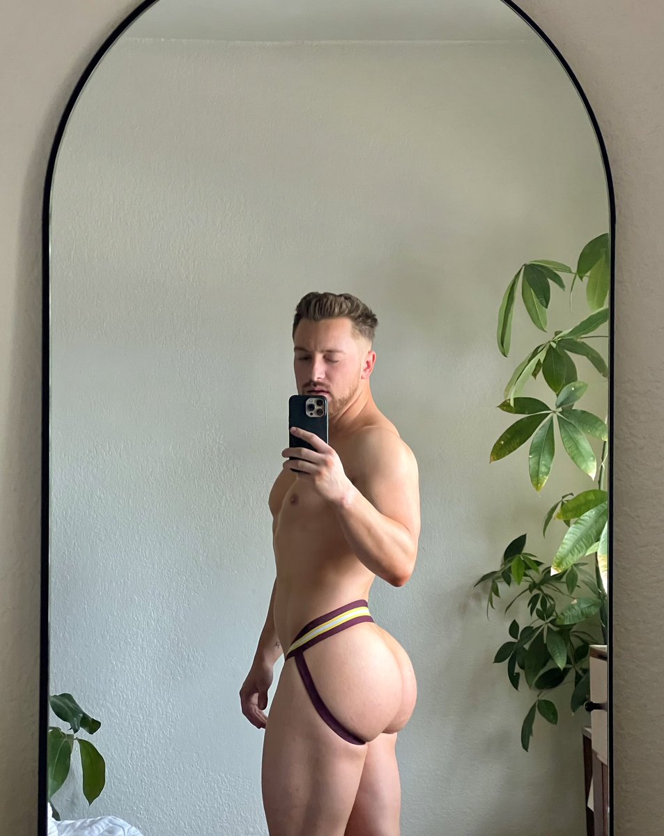 himboanonymous's tweet photo. Happy Hump Day 🫡 https://t.co/t1742oqI62