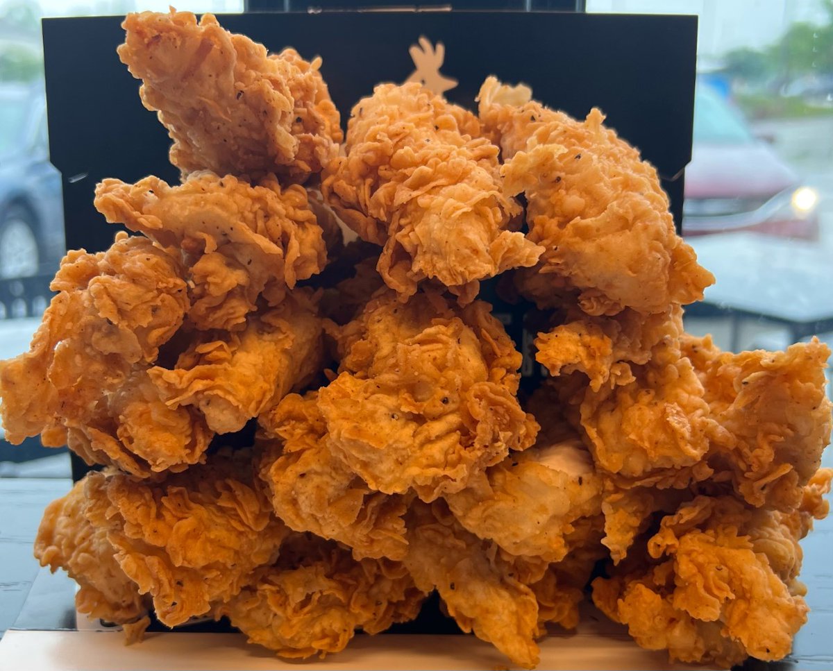the_cluckery's tweet photo. Three, six, ten, or twenty?! How many can you handle?? 🐓
.
.
.
.
.
.
#Cluckery #friedchicken #chickentenders #delicoius #foodie #eatlocal #Milwaukee #Bucks #local #food #fried #Mequon #goodeats #Fresh https://t.co/oF1BsCxKCC