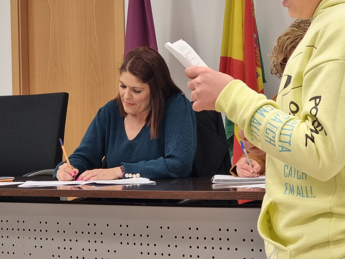 Esta tarde he participado en la mesa de debate infantil del distrito de #Teatinos. Es maravilloso escuchar a los jóvenes hablar sobre sus planes de futuro y qué quieren para la ciudad.