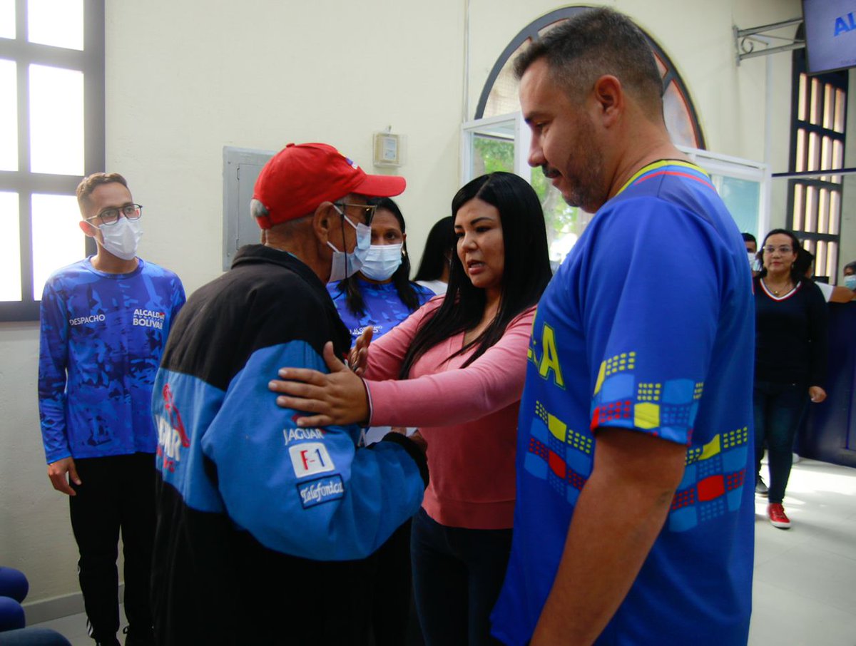 anzoateguigob's tweet photo. #15FEB | El Gobernador del estado Anzoátegui @luismarcanos acompañó a la alcaldesa @sugeyherreram del municipio #SimónBolívar a la inauguración de la sala del "1x10 del Buen Gobierno" que estará ubicada en la sede de la @alcaldiabna https://t.co/8thJjSeKjS