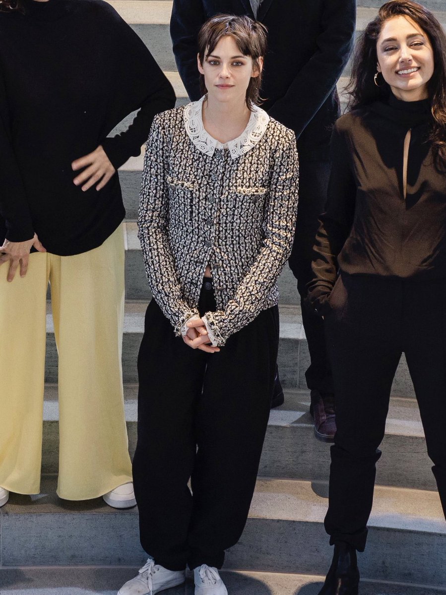 KristenClip's tweet photo. President Kristen Stewart at Berlinale film festival #Berlinale https://t.co/fGgGQovv9M