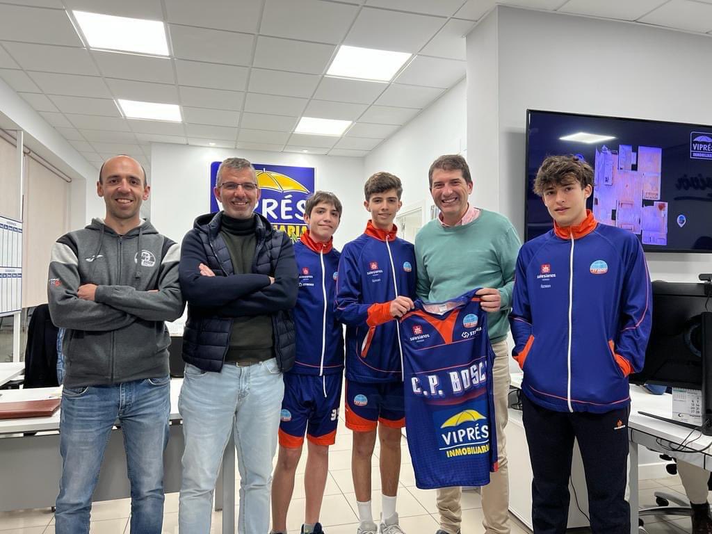Hoy ha sido el día elegido para los agradecimientos y, en concreto, para uno muy especial: Viprés Inmobiliaria. Han apoyado a nuestro club y, en concreto al Junior Masculino, que desde esta temporada pasa a denominarse Viprés CP Bosco.

GRACIAS, <a href="/vipres/">Viprés Inmobiliaria</a>.
